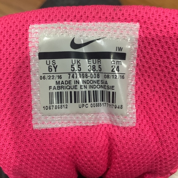 Nike Team Hustle D7 Pink/Black Sneakers. - Picture 4 of 4